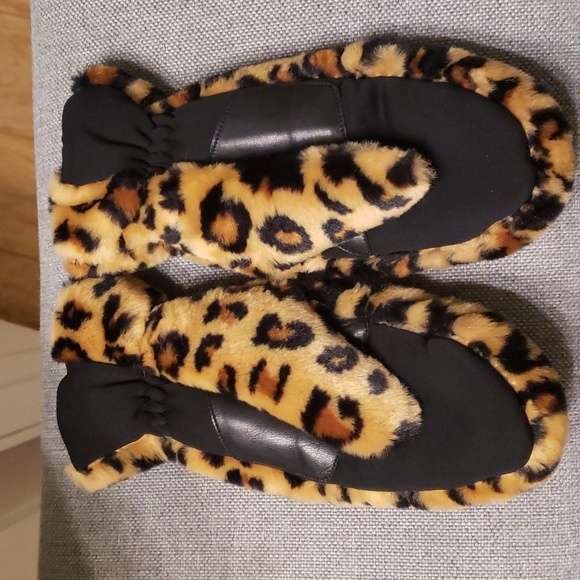 Ugg mittens - Picture 3 of 5